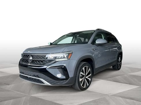 Certified 2023 Volkswagen Taos SE FWD image 4