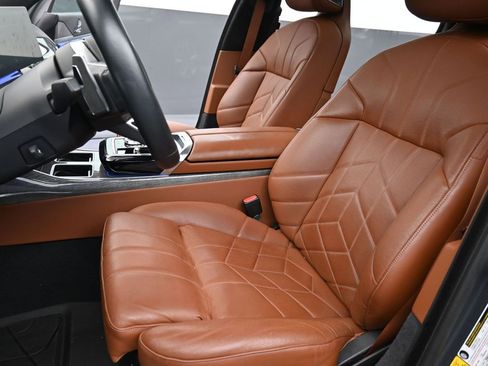 Used 2023 BMW 760i xDrive w/ Executive Package image 11