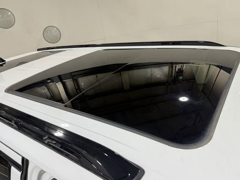 Used 2024 Jeep Wagoneer Series II image 13