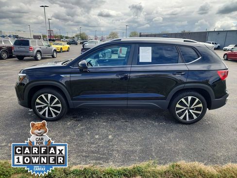 Used 2022 Volkswagen Taos SE image 2