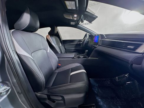 Used 2025 Toyota Camry SE image 27