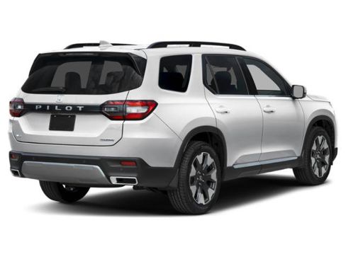 New 2026 Honda Pilot Touring image 2