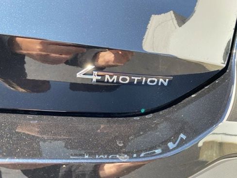 New 2025 Volkswagen Tiguan SE image 17