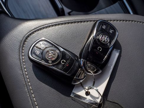 Used 2021 Buick Enclave Essence FWD image 36