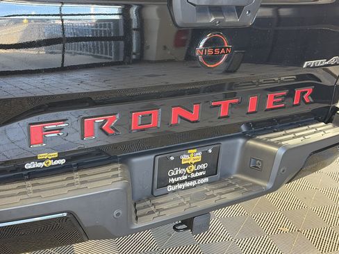 Used 2022 Nissan Frontier PRO-4X image 16