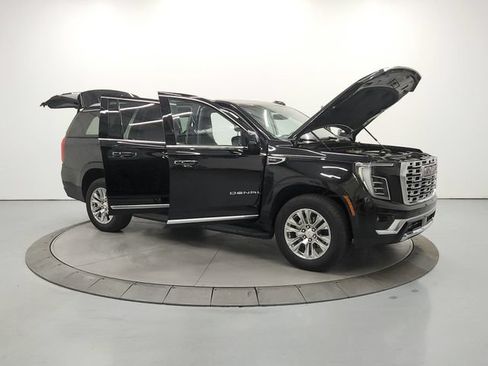 Used 2025 GMC Yukon XL Denali AWD/4WD image 10