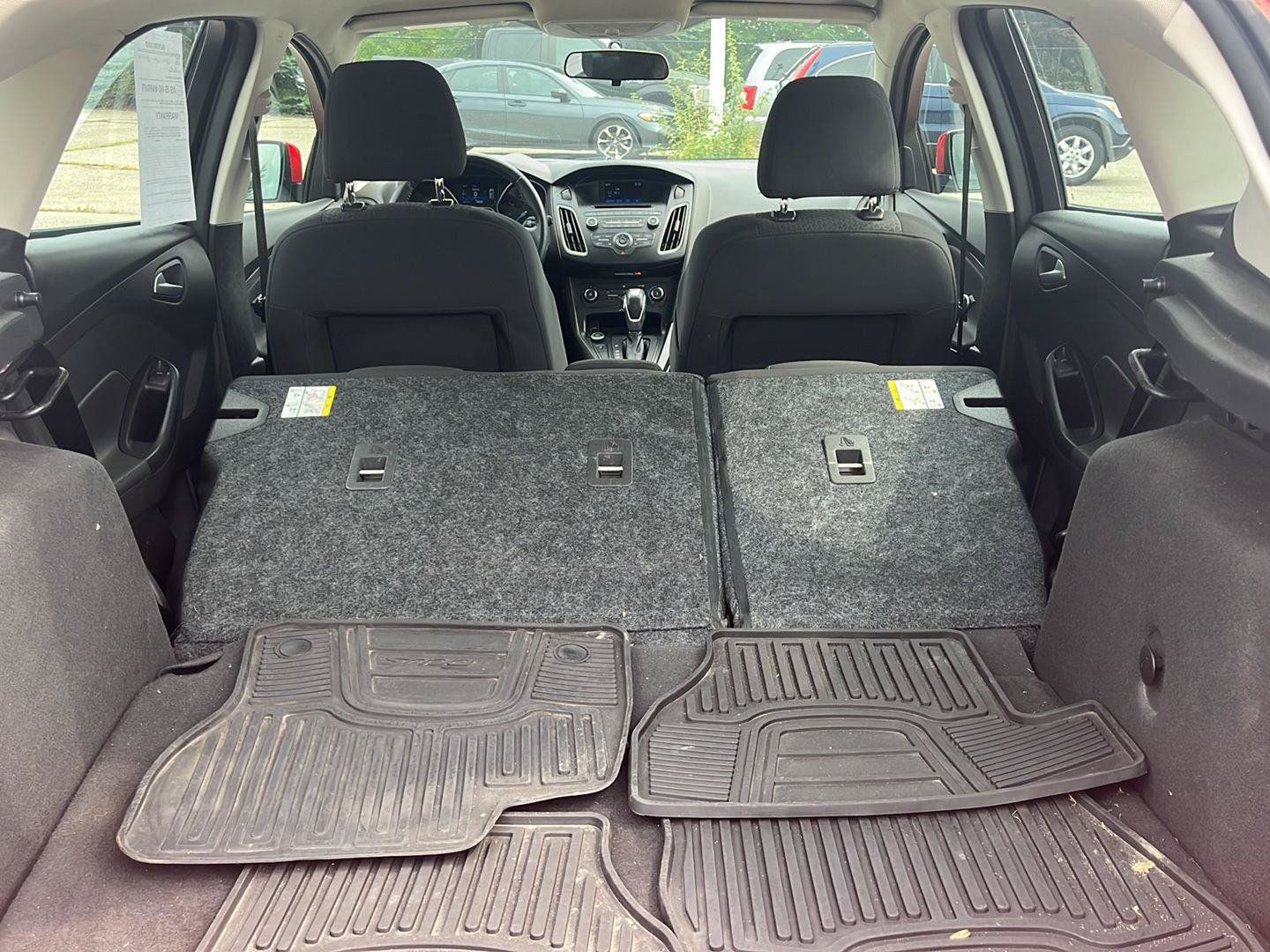 Used 2015 Ford Focus SE w/ Equipment Group 201A FWD image 32