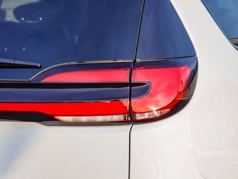 New 2026 Chrysler Pacifica Select w/ S Appearance Package image 10