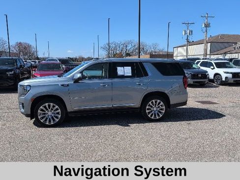 Used 2023 GMC Yukon Denali AWD/4WD image 3