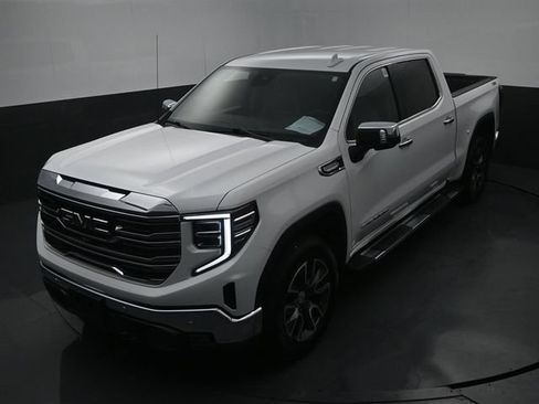 Used 2024 GMC Sierra 1500 SLT AWD/4WD image 32