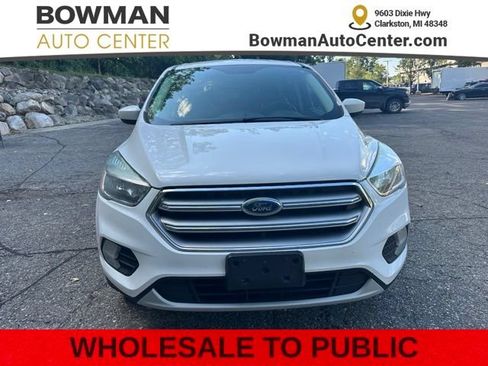 Used 2017 Ford Escape SE w/ SE Cold Weather Package AWD/4WD image 8