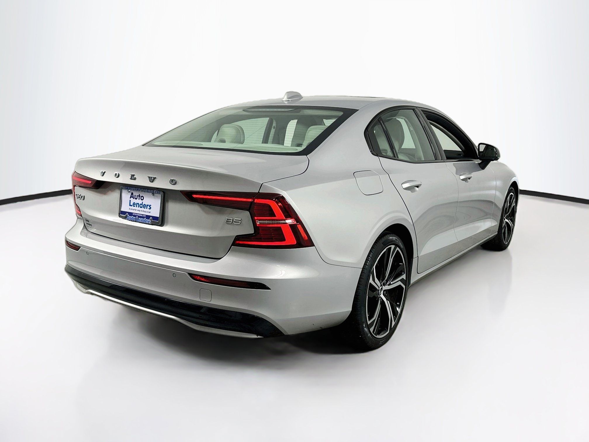 Used 2023 Volvo S60 B5 Core FWD image 5