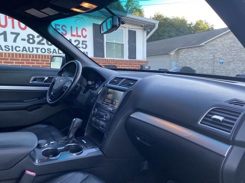 Used 2016 Ford Explorer XLT w/ Equipment Group 202A image 20