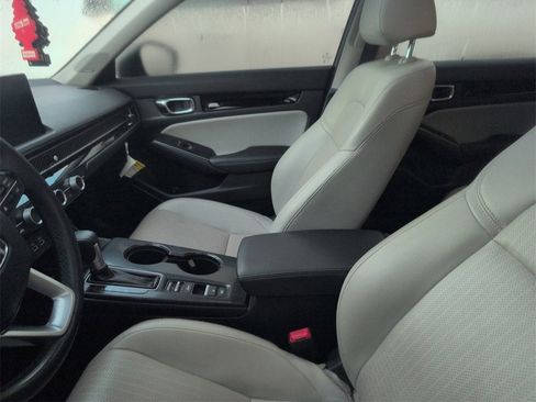 Used 2024 Honda Civic Touring image 2