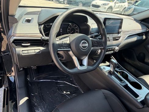 Used 2024 Nissan Altima 2.5 SV FWD image 28