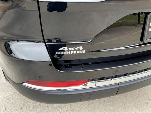 New 2025 Jeep Grand Cherokee Laredo X w/ Luxury Tech Group I image 15