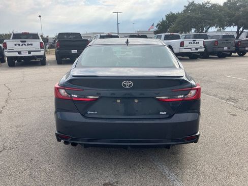 Used 2025 Toyota Camry SE FWD image 5