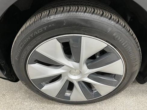 Used 2024 Tesla Model Y 2WD image 15