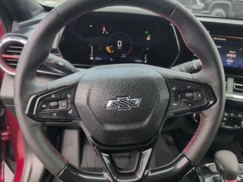 Used 2025 Chevrolet Trax RS w/ Driver Confidence Package FWD image 21