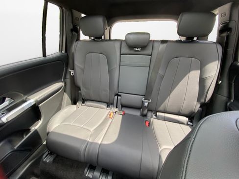 Used 2026 Mercedes-Benz GLB 250 4MATIC image 12