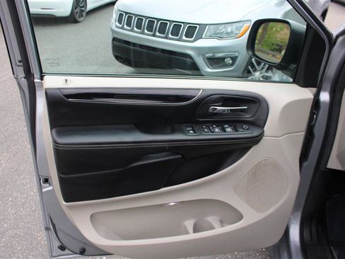 Used 2020 Dodge Grand Caravan SXT image 16