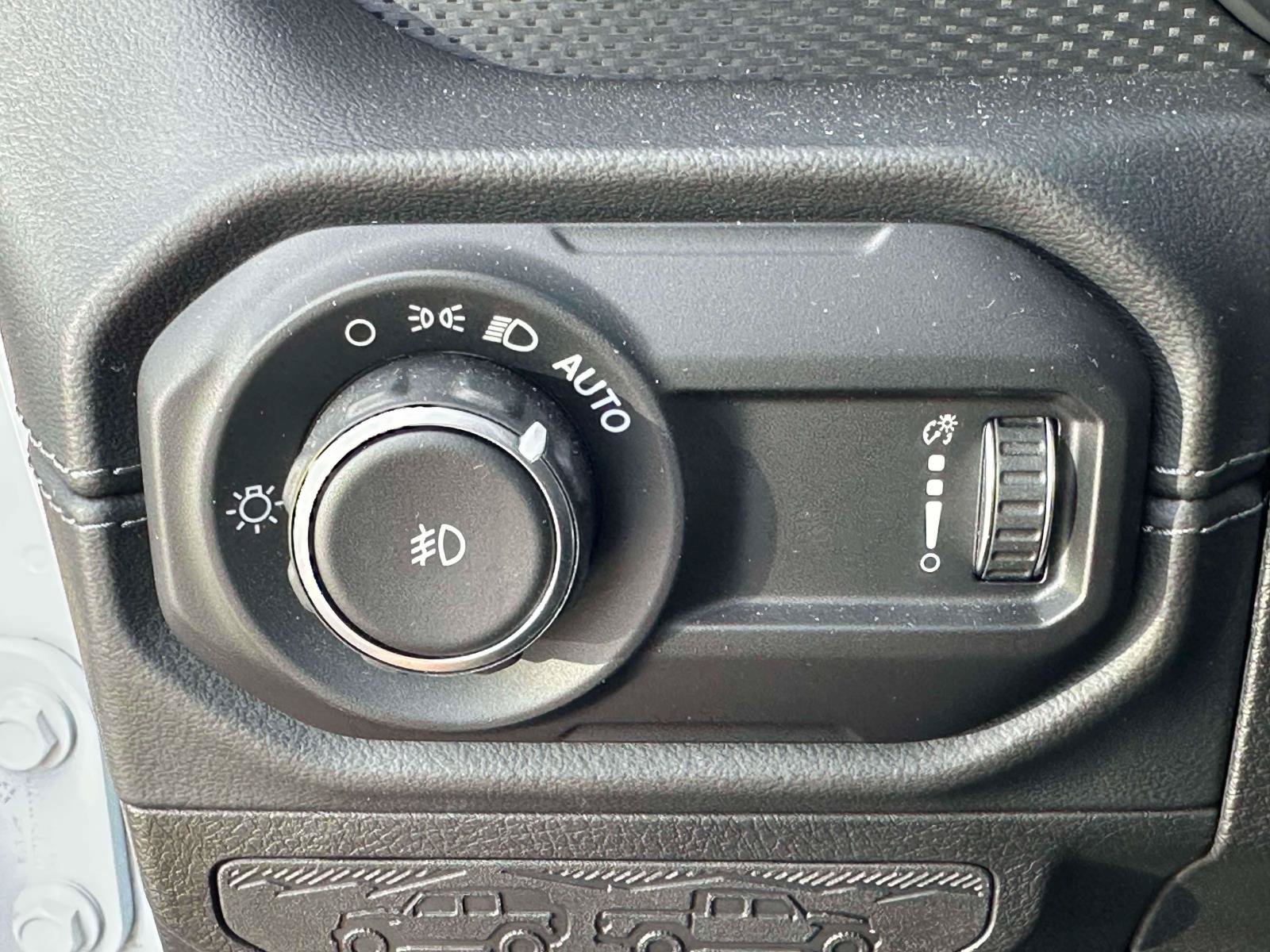 Used 2024 Jeep Wrangler Unlimited Rubicon AWD/4WD image 18