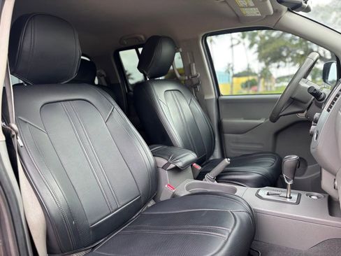 Used 2020 Nissan Frontier SV w/ Midnight Edition Floor Mats image 9