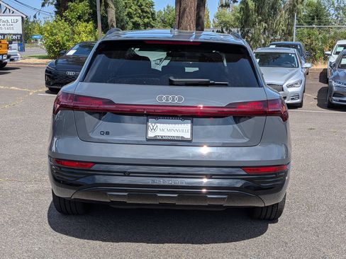 Used 2024 Audi Q8 e-tron Premium Plus w/ Prestige Package AWD/4WD image 4