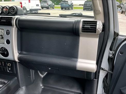 Used 2014 Toyota FJ Cruiser 4WD w/ Convenience Package image 26