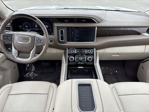 Used 2023 GMC Yukon XL Denali w/ Advanced Technology Package image 27