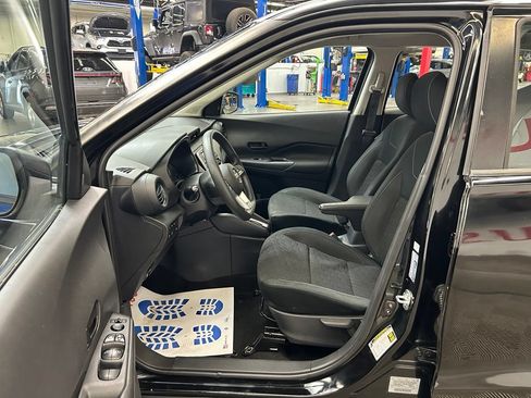 Used 2021 Nissan Kicks S FWD image 18