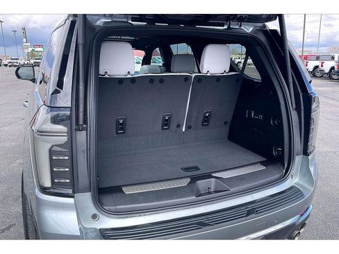 Used 2025 Chevrolet Tahoe Premier AWD/4WD image 10