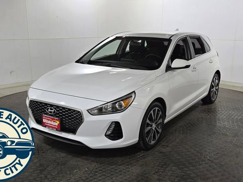 Used 2018 Hyundai Elantra GT FWD image 3