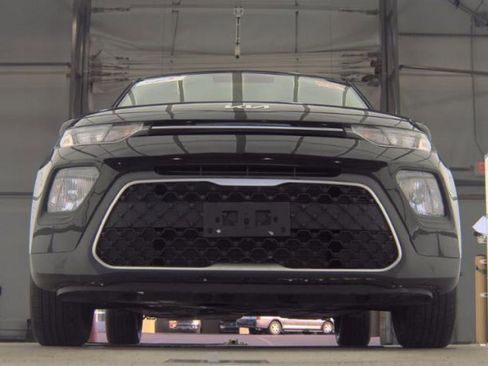 Used 2022 Kia Soul LX FWD image 4