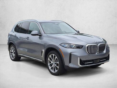Used 2024 BMW X5 sDrive40i w/ Premium Package RWD image 3