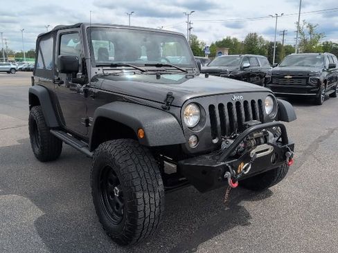 Used 2017 Jeep Wrangler Sport w/ Mopar Black Appearance Group AWD/4WD image 9