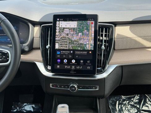 Certified 2025 Volvo XC90 B6 Plus AWD/4WD image 8
