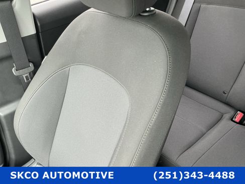 Used 2025 Hyundai Kona SEL FWD image 27