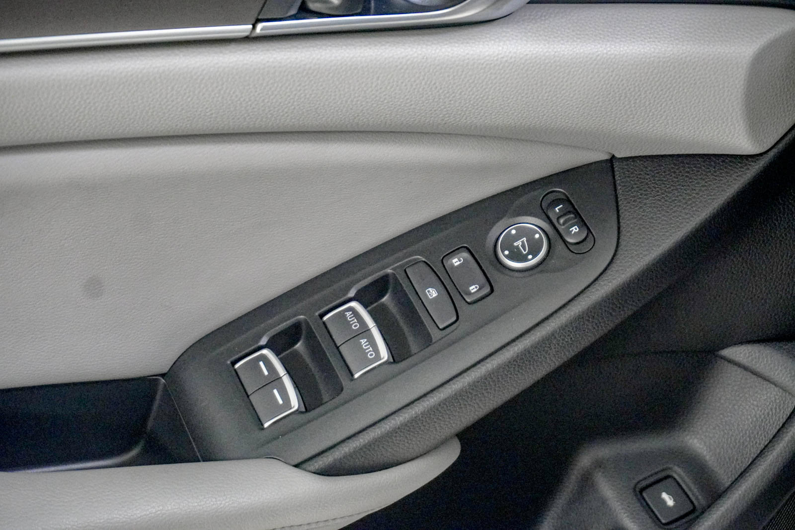 Used 2018 Honda Accord LX image 17