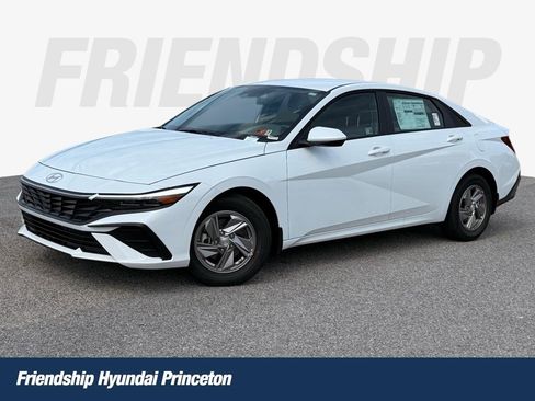 New 2025 Hyundai Elantra SE image 1