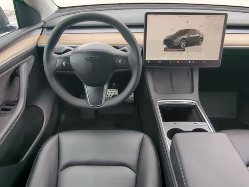 Used 2023 Tesla Model Y Long Range image 14