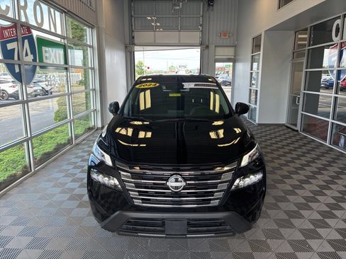 Used 2024 Nissan Rogue S AWD/4WD image 2
