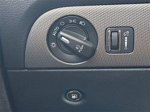 Used 2018 Dodge Durango GT image 28