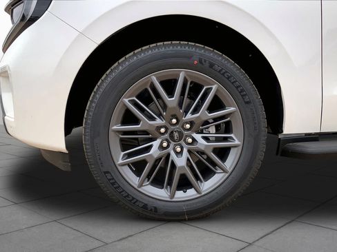 New 2026 Ford Expedition Platinum w/ Stealth Appearance Package AWD/4WD image 11