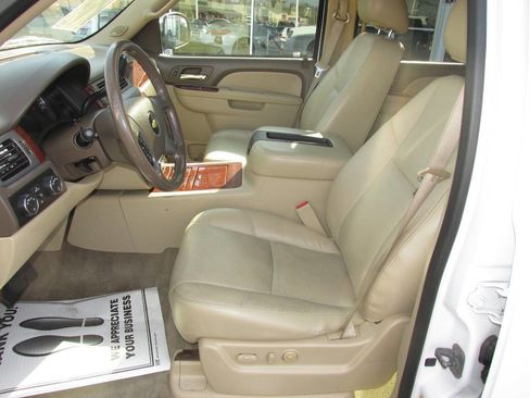 Used 2012 Chevrolet Suburban LTZ AWD/4WD image 7