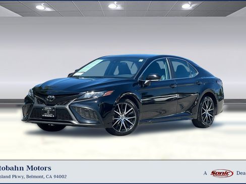 Used 2023 Toyota Camry SE FWD image 1
