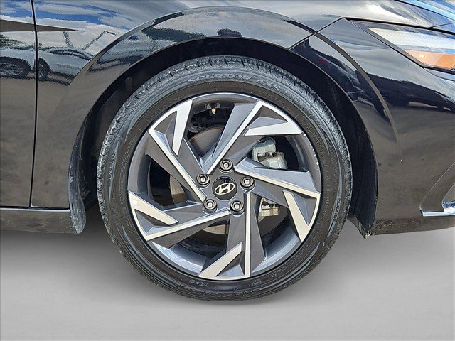 Used 2025 Hyundai Elantra SEL FWD image 23