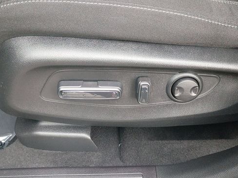 Used 2025 Honda CR-V EX image 19