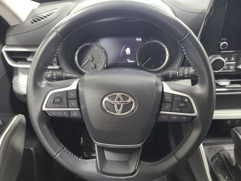 Used 2023 Toyota Highlander LE AWD/4WD image 26
