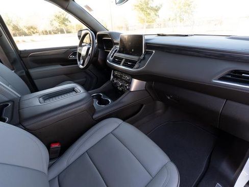 Used 2023 GMC Yukon XL SLT image 24